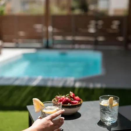 Azura Mar, Seaview Premium With Heated Mini Pool And Private Parking Rethymnon